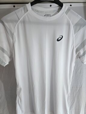 ASICS White Performance Tee with Subtle Gray Accents